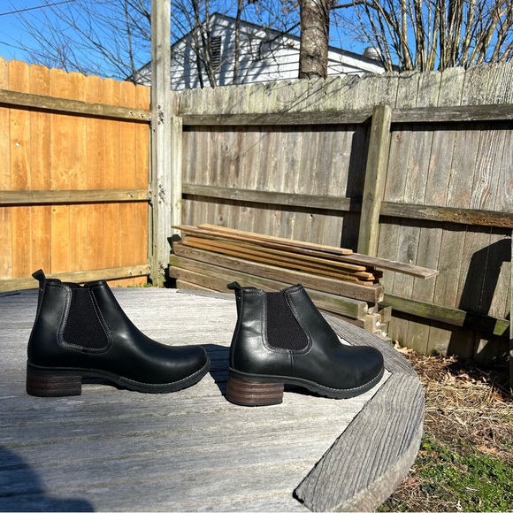 Eastland Jasmine Chelsea Boot- Black- size 9.5 W nwot - Picture 2 of 7